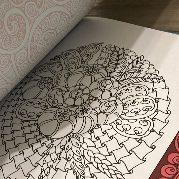 COLOR ME CALM 100 COLORING TEMPLATES FOR MEDITATION & RELAXATION - Picture 7 of 15